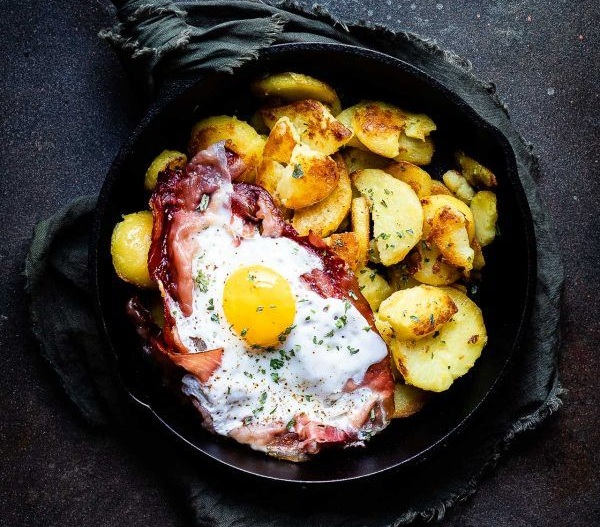 Padella di patate con uovo al tegamino 🍳🥔