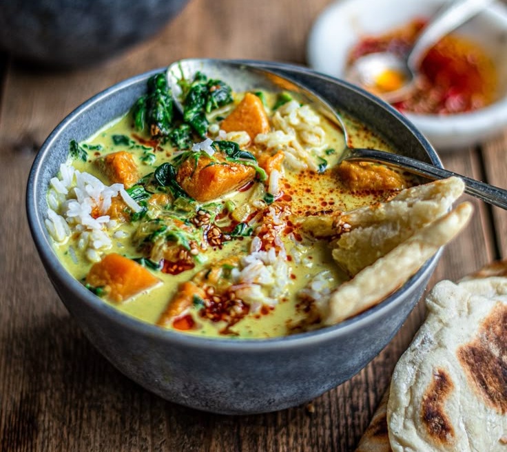 🍛 Curry di patate dolci con riso, zenzero e latte di cocco 🍛