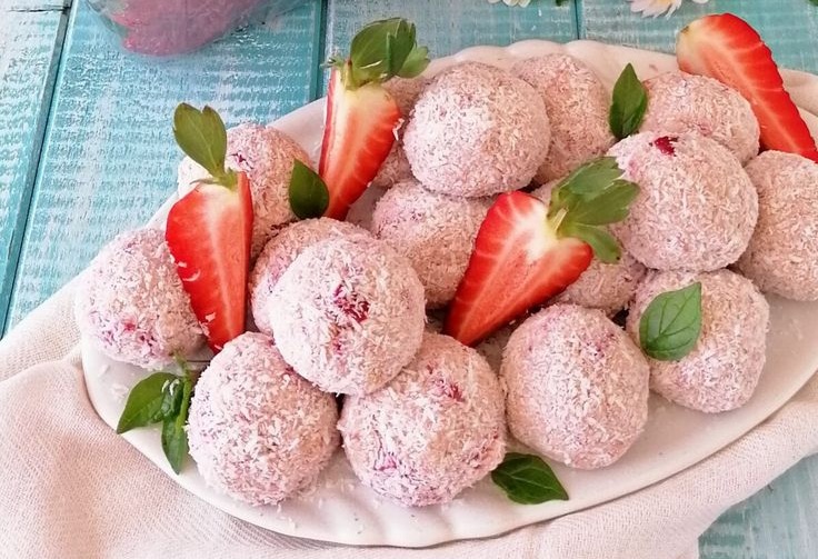 Palline di fragole e cocco – una delizia rinfrescante! 🍓🥥