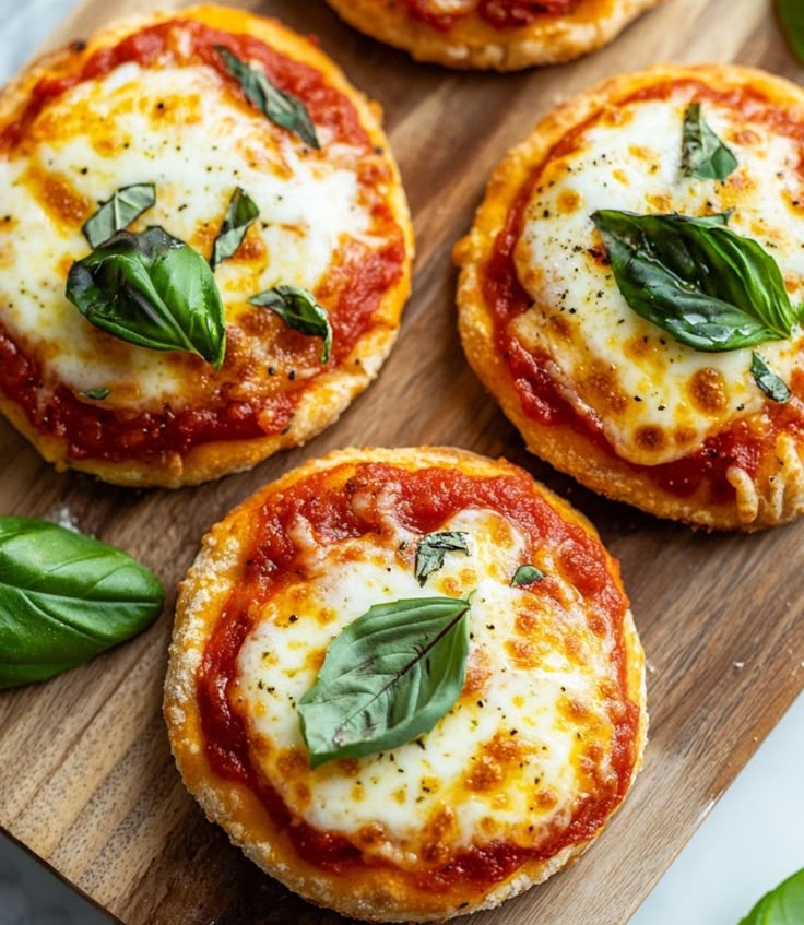 Involtini di pizza con spinaci e feta