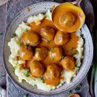 Polpette in salsa cremosa con purè di patate 📌 Ricetta da salvare