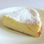 La cheesecake perfetta da vassoio: semplice, cremosa e irresistibilmente deliziosa!