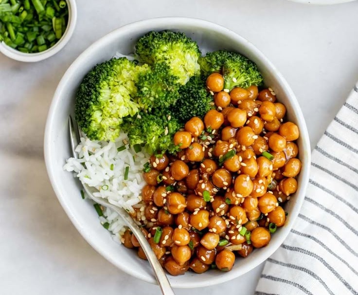 🥦 Padellata di broccoli con ceci: semplice, deliziosa e vegana! 🌱🍋