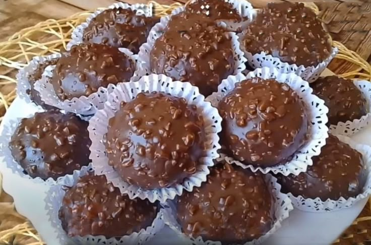 🎄 Cioccolatini di Natale sani e senza zuccheroRegalate a voi stessi e ai vostri cari questi deliziosi cioccolatini alla nocciola senza zucchero, perfetti per le feste!