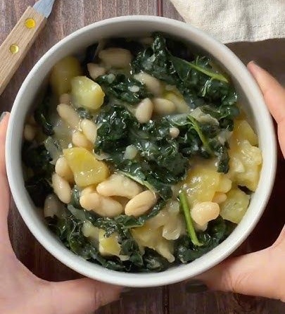 Zuppa toscana di fagioli bianchi con cavolo nero