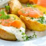 🥔 Patate al forno con salmone affumicato e crema di formaggio 🐟