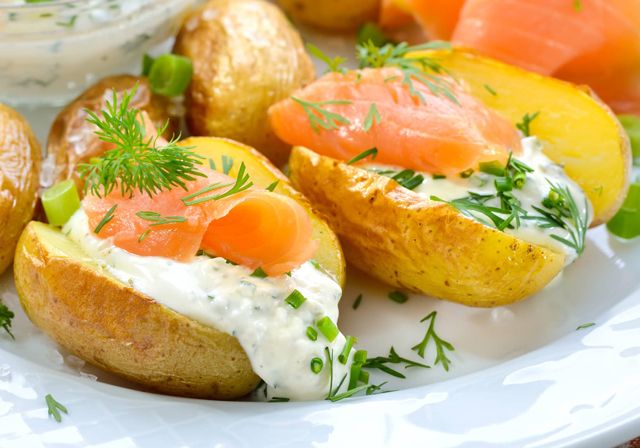 🥔 Patate al forno con salmone affumicato e crema di formaggio 🐟