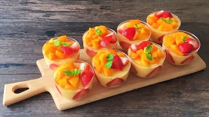 Dessert rinfrescante a base di mango e fragole: il perfetto trattamento estivo in soli 5 minuti!