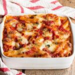 Pasta al forno cremosa con pomodori e mozzarella