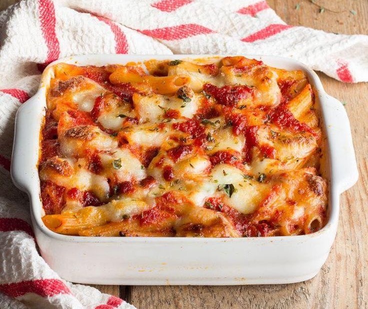 Pasta al forno cremosa con pomodori e mozzarella